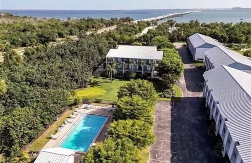Sanibel Condo | Top Floor Tenniplace Condo - Pool View Paradise on Sanibel Island