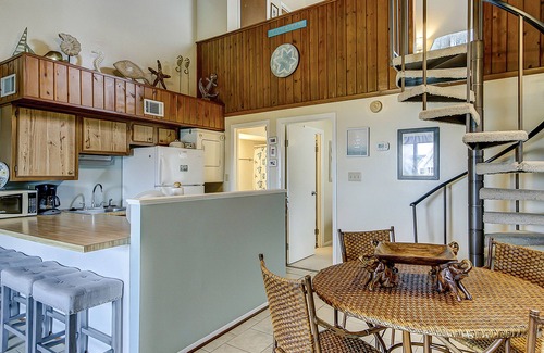 Ocean Ridge Condo | Top-floor villa with fairway views - central AC, private W/D, WiFi - Dogs OK