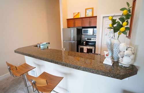 Downtown Seattle Condo | Top Floor Water View Oasis near Space Needle & Cruise