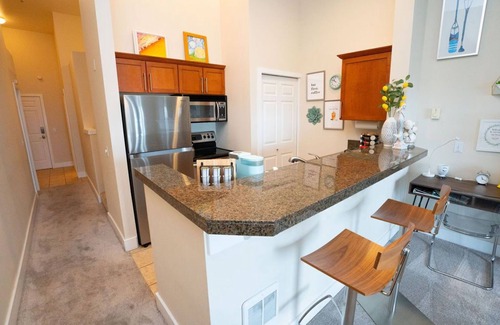 Downtown Seattle Condo | Top Floor Water View Oasis near Space Needle & Cruise