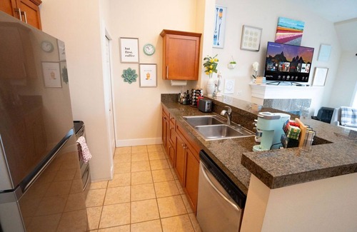 Downtown Seattle Condo | Top Floor Water View Oasis near Space Needle & Cruise