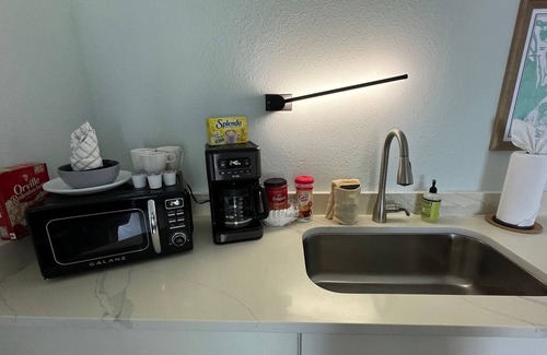 Isles of Capri Condo | Top Location-10 Min From Beach-BBQ-Water Front