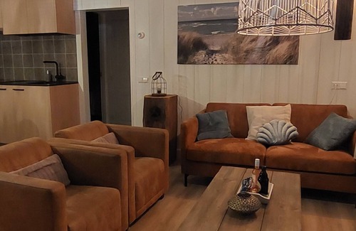 Egmond aan Zee Apartment | Top location! Next to lighthouse, beach 50m FLOW