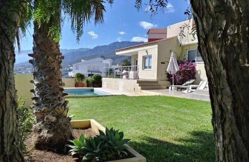 Tabaiba House | Top Luxury Villa to the Ocean