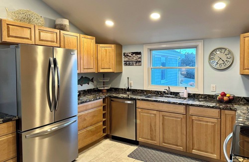North Truro Resort | Top Mast Resort-Anchor House, Private Beach Access.