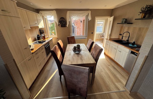 Guestrow House | Top modern townhouse in mint condition with garden+barbecue+garage safe and quiet