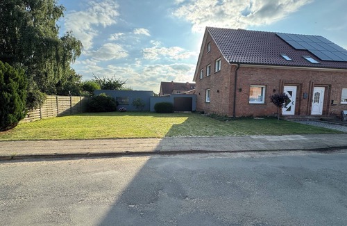 Guestrow House | Top modern townhouse in mint condition with garden+barbecue+garage safe and quiet