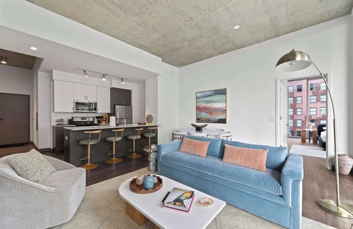 The Loop Apartment | Top-Notch 2BR: The Bean View, Loop, Balcony