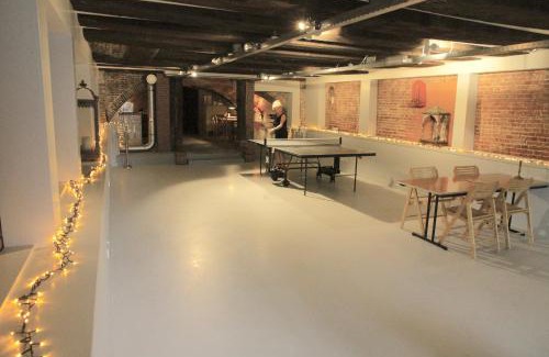 Nieuwmarkt en Lastage Bed & Breakfast | Top-notch apartment along canal in historic centre