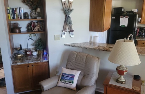 Nellysford Condo | Top of Mountain 2 BR Condo, Short Walk to scenic overlooks of the Mtns. in Fall