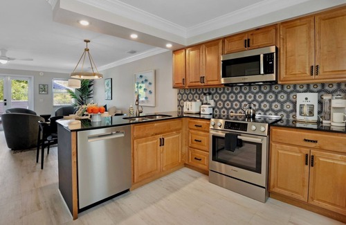 Old Town Condo | *TOP OF OLD TOWN @ DUVAL SQUARE* Renovated Home + LAST KEY SERVICES…