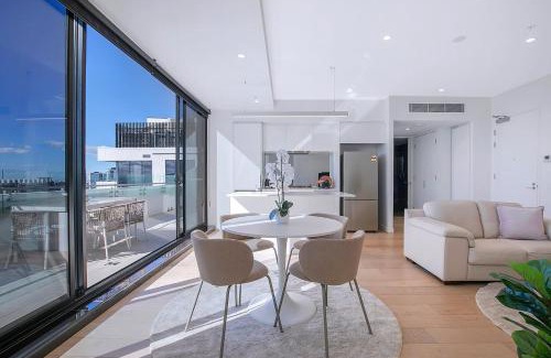 Spring Hill Apartment | Top of Spring Hill - Balcony Bliss and Poolside Escape