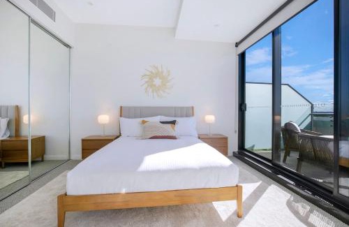 Spring Hill Apartment | Top of Spring Hill - Balcony Bliss and Poolside Escape