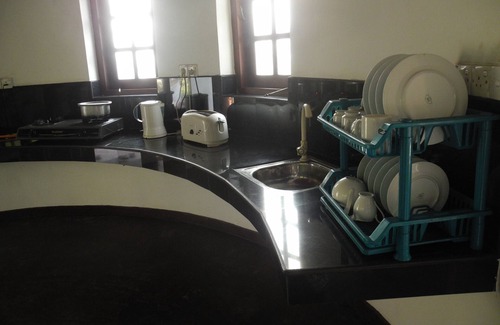 Weligama House | "Top of the Hill" colonial style villa with tropical garden and restaurant