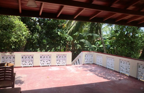 Weligama House | "Top of the Hill" colonial style villa with tropical garden and restaurant