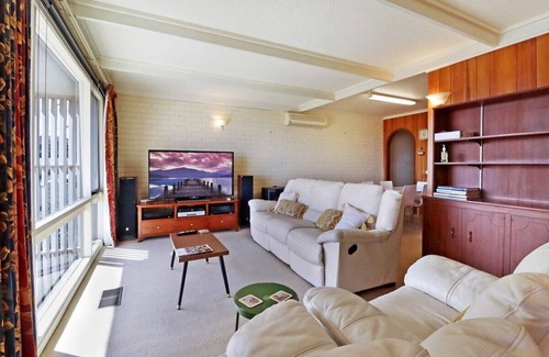 Ocean Grove House | Top of the Hill I Central Ocean Grove