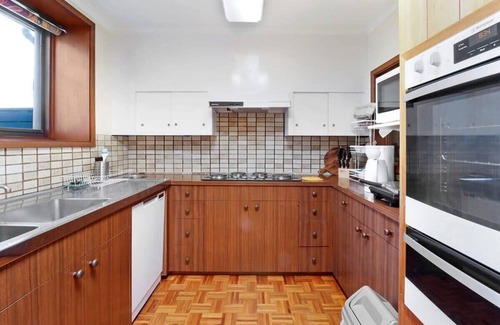 Ocean Grove House | Top of the Hill I Central Ocean Grove