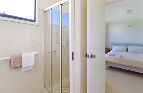 Ocean Grove House | Top of the Hill I Central Ocean Grove