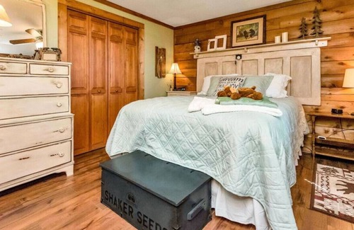 Purlear Cabin | Top of the Lump Cabin with Spectacular Views