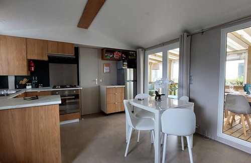 Gastes House | Top-of-the-range mobile home under the Landes pines. 3 bedrooms, 2 shower rooms, LV, LL.