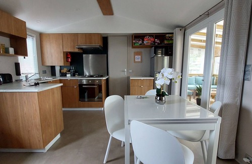 Gastes House | Top-of-the-range mobile home under the Landes pines. 3 bedrooms, 2 shower rooms, LV, LL.