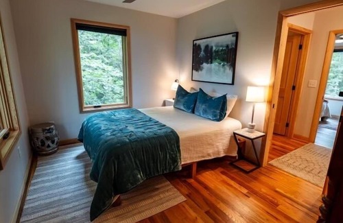 Beersheba Springs Cabin | Top of The Rock with views for miles