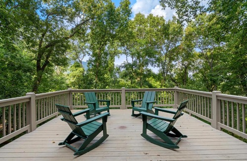 Big Canoe House | Top of the Trees Oasis