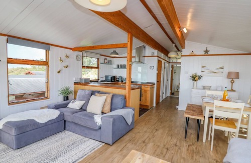 Aberdovey Cottage | TOP OF THE WORLD LODGE, pet friendly, with a garden in Aberdovey