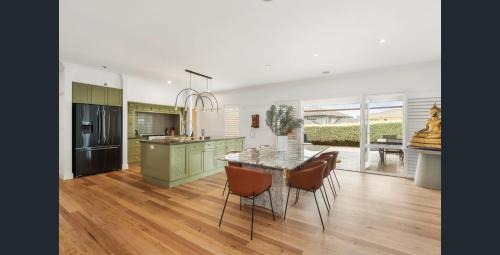 Mount Martha House | Top of town