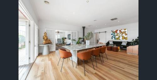 Mount Martha House | Top of town