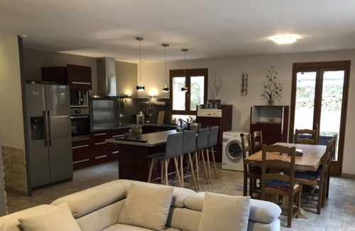 Cuges-les-Pins House | Top of Villa swimming pool, Jacuzzi, BBQ Beaches at 15Km