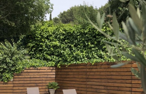 Cuges-les-Pins House | Top of Villa swimming pool, Jacuzzi, BBQ Beaches at 15Km