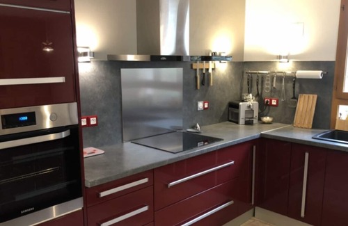 Cuges-les-Pins Villa | Top of Villa swimming pool, Jaccuzzi, BBQ 15Km from the beaches of Cassis La Ciotat