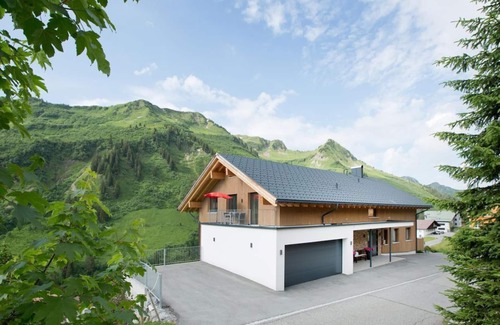 Damuels Apartment | Top R - Apartments Berg 170
