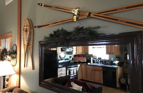Bass Lake Cabin | TOP RATED BASS LAKE - YOSEMITE GETAWAY ONE BLOCK FROM LAKE.