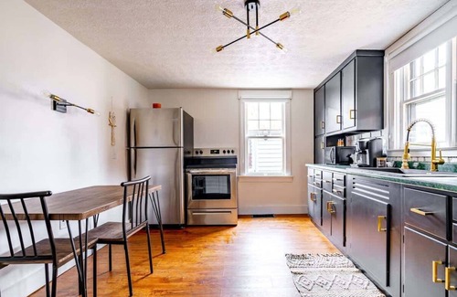 Chillicothe House | Top Rated - Parking Free - CLEAN - PRIME Location