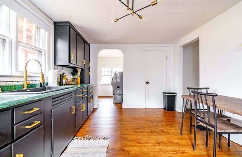 Chillicothe House | Top Rated - Parking Free - CLEAN - PRIME Location