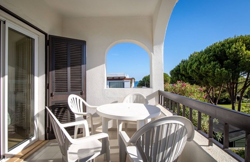 Alporchinhos House | Top renovated townhouse with pool and sea access