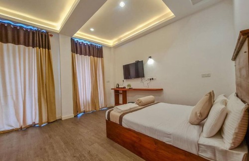 Nuwara Eliya Apartment | TOP RICH HOTEL- Family Room, Lake View #2