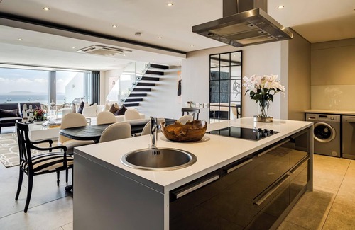 Green Point Villa | Top Urban Escape w Pool and Ocean View Villa Alexa