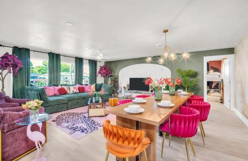 Seminole House | TOP VlLLA Chic 4BR Spacious & Fun Pool Villa