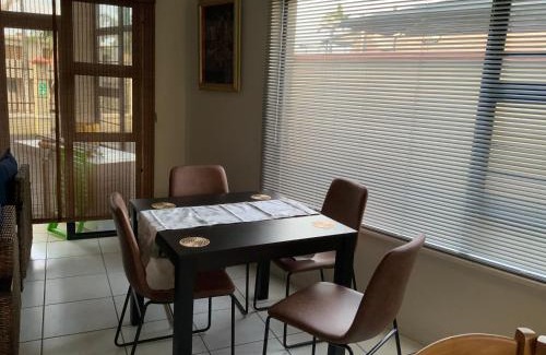 Kareeberg Apartment | Topanga 1, Uvongo beach apartment