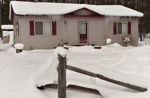 Topinabee Cottage | Topinabee Pines Vacation Cottage