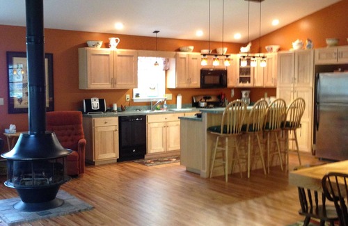 Catawissa Cottage | ‘Topl’ In’ Creek-Side Cottage