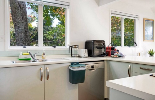 Torbay House | Torbay Sun Drenched Villa near Local Beaches