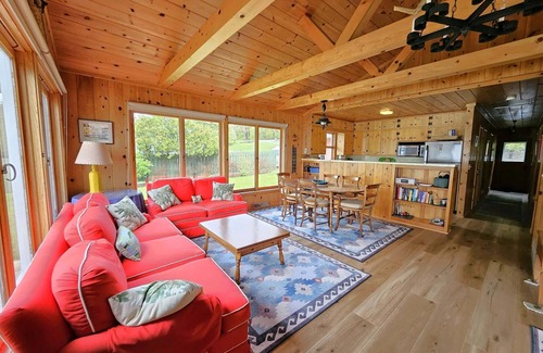 Bellaire House | TORCH LAKE CLASSIC COTTAGE