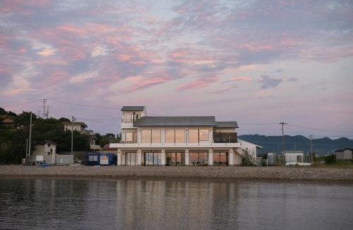 Sumoto House | TORIKKA Stay -海だけが見える宿-