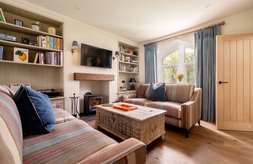 Alford Cottage | Tornahatnach - 19th Century Cosy Cottage in Aberdeenshire