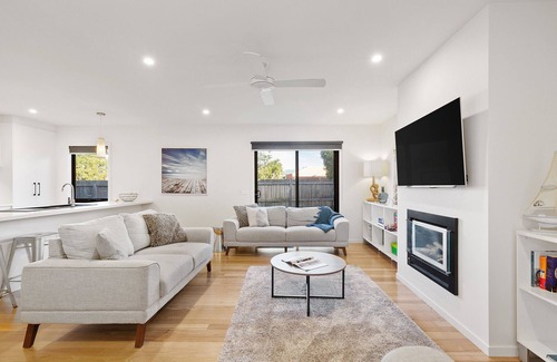Torquay House | TORQUAY Beach + Table Tennis
