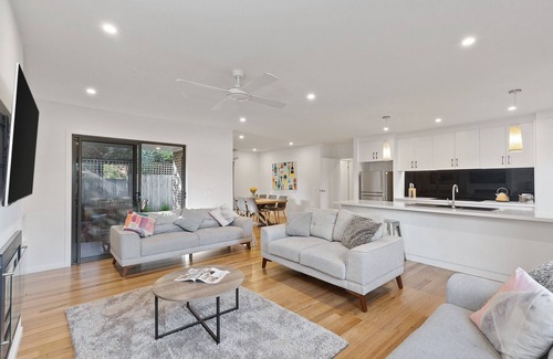Torquay House | TORQUAY Beach + Table Tennis